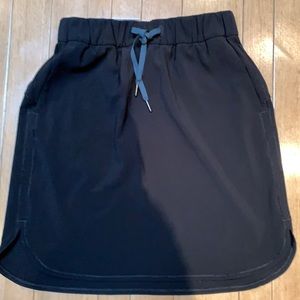 Lulu lemon skirt - size 6 hardly worn